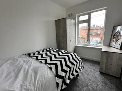 Stunning Bedroom. Bills Included. Weekly Cleaning Main Photo