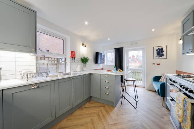 Beautiful double rooms in newly renovated house Main Photo