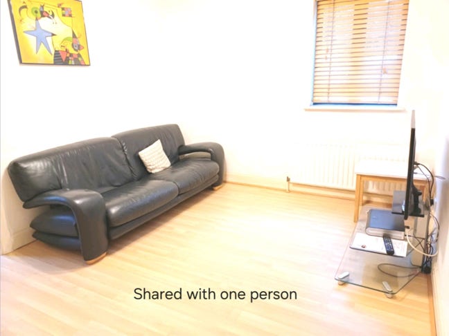 Ensuite dbl+workspace,5min walk CW/10min 2 Bank/Z2 Main Photo