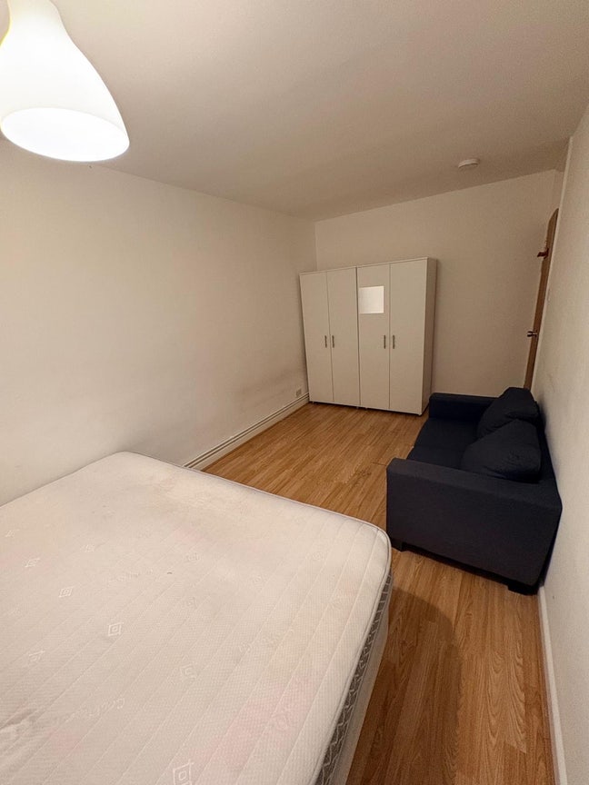 A Lovely Double Room Available Near Canary Wharf Main Photo