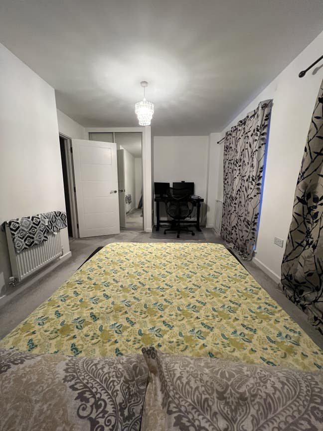 Spacious Double room available for rent Main Photo