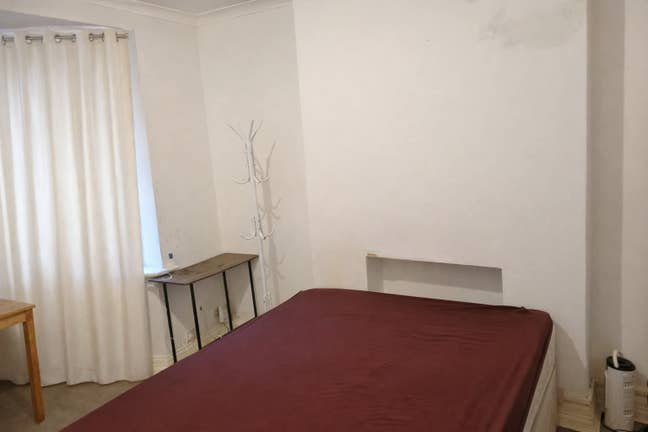 Ensuite and two double rooms couple welcome at NW4 Main Photo