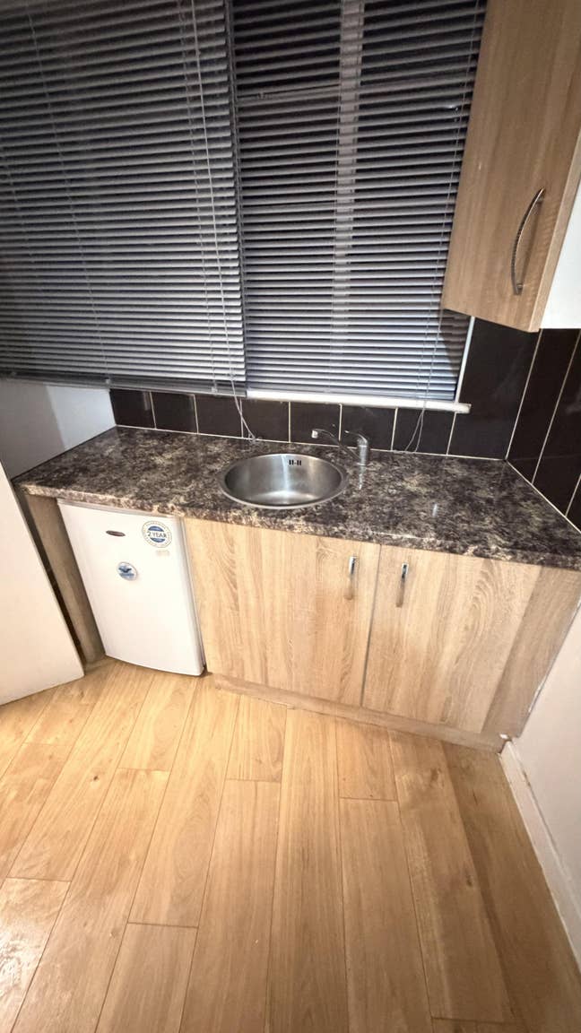 Studio Room Available – Ashbourne Parade, London W Main Photo