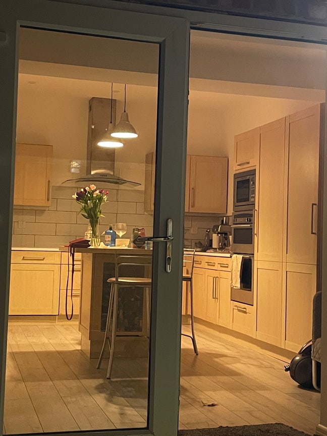 Huge Double room in newly renovated apartment  Main Photo