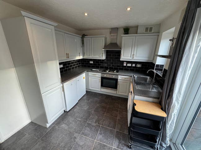 Stunning 2-Bedroom Fully Furnished House to Rent  Main Photo