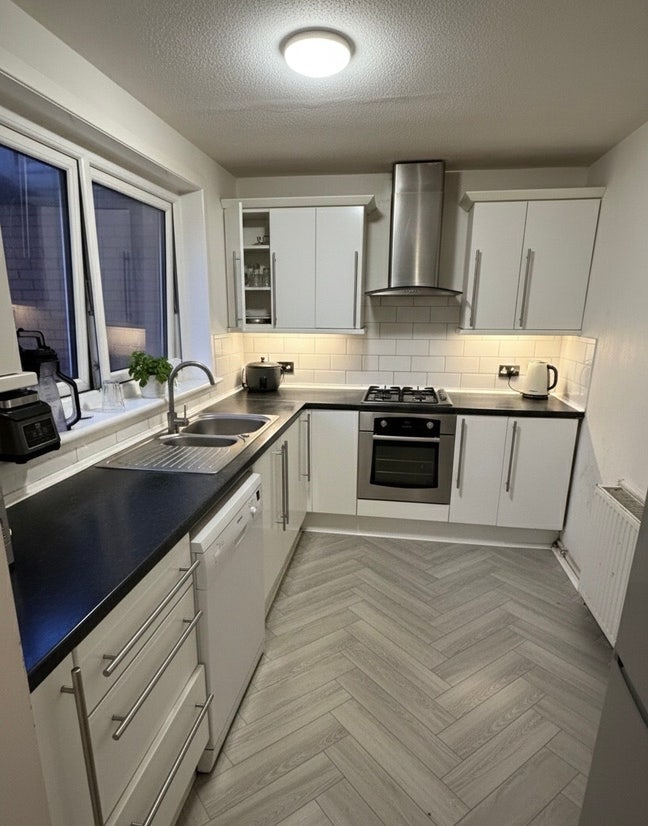 One single room available  Main Photo