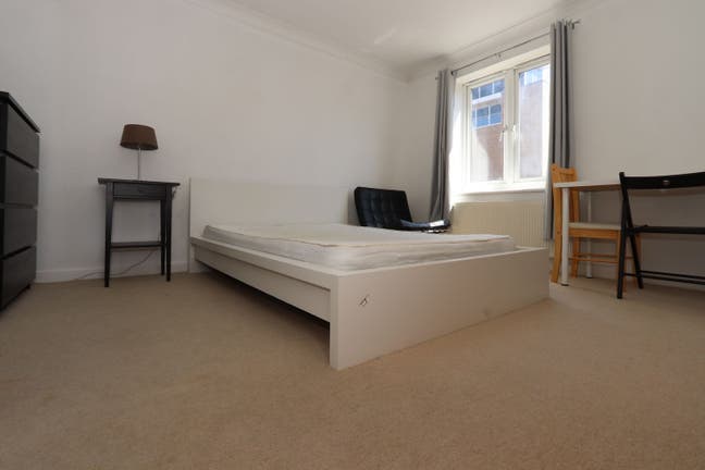 Fantastic Ensuite for Couple Available Now! Main Photo