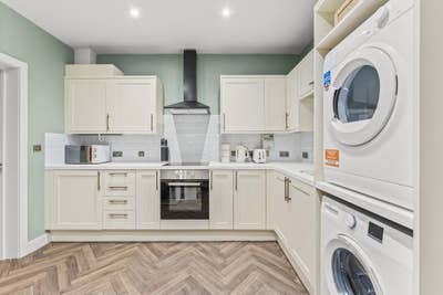 The Homely En-Suite Room - Belsize Avenue PE2 Main Photo