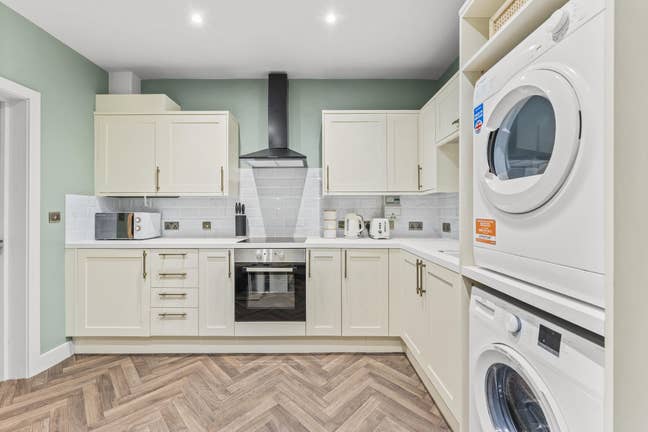 The Homely En-Suite Room - Belsize Avenue PE2 Main Photo