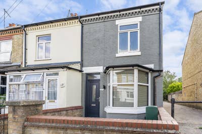 The Homely En-Suite Room - Belsize Avenue PE2 Main Photo