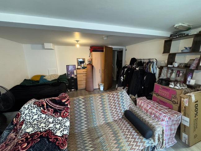 Spacious Self-Contained Studio Flat–Upper Clapton Main Photo