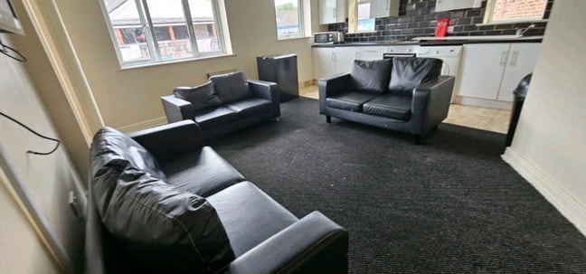 3 bed Flat near transport, City,Uni,Hospital Main Photo