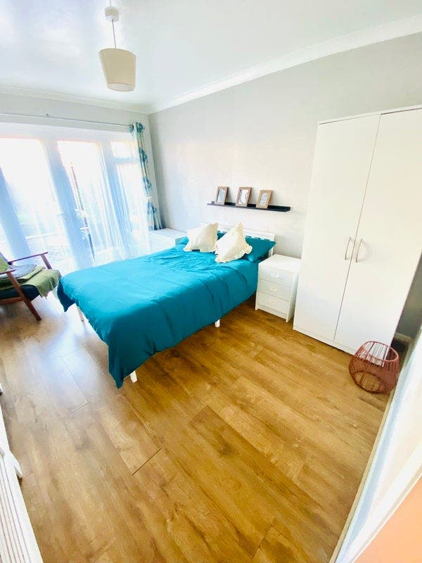 3 En-Suite room is available for rent in - LU3 1RS Main Photo