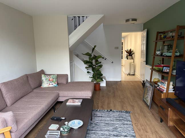 Spacious double room in quiet leafy garden terrace Main Photo