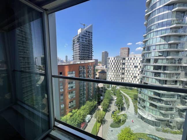 Modern balcony room | Canary Wharf | High end DEV. Main Photo