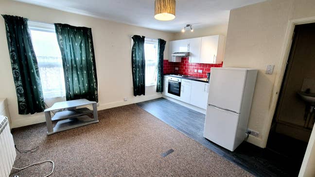 Beautiful One-Bedroom flat in Reding Town Center Main Photo