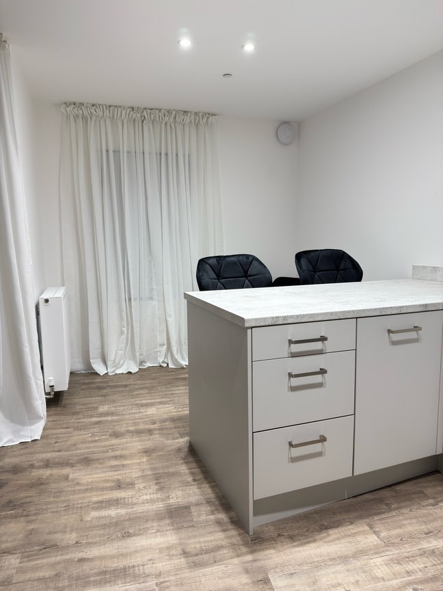 Detached Ensuite  Large double bed room at EH4  Main Photo