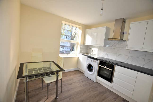 Spacious En-Suite Room in Thornton Heath, CR7    Main Photo