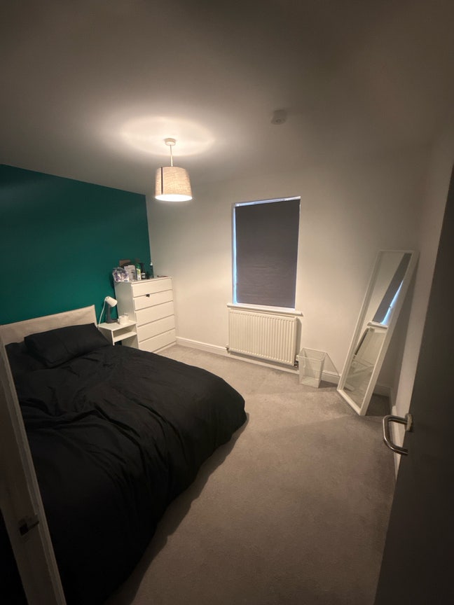 Room in Lincoln monson street available Main Photo