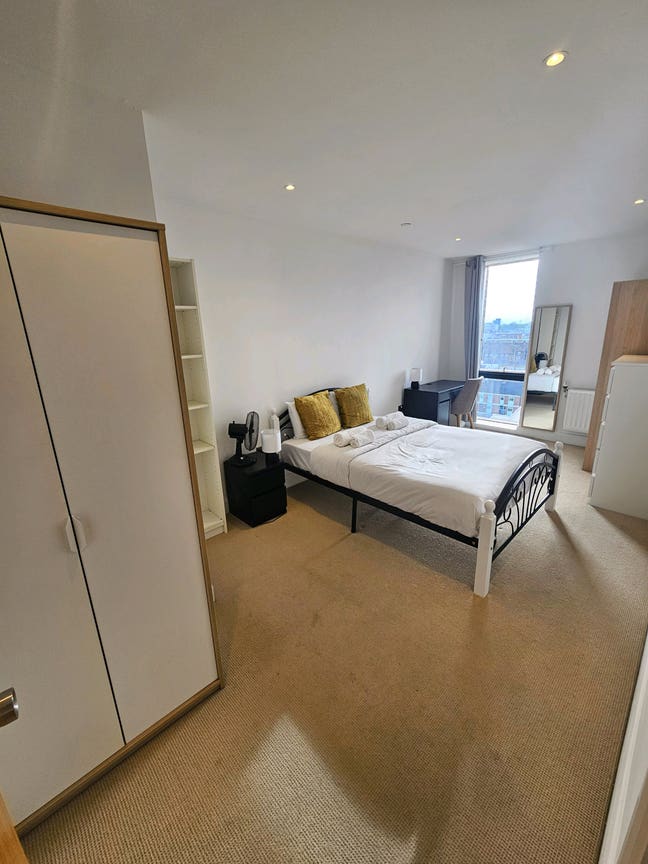 Beauteaful large double room Main Photo