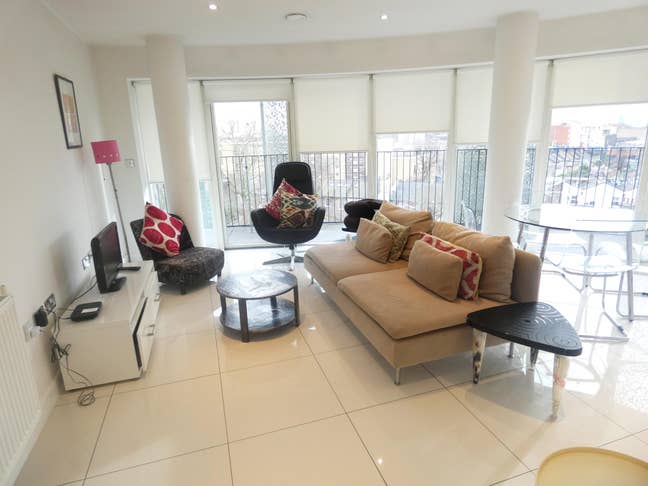 Stunning two bed, two bath with Gym, Hackney  Main Photo