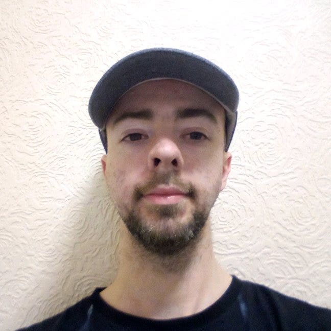 Professional Male seeks a single or double room Main Photo