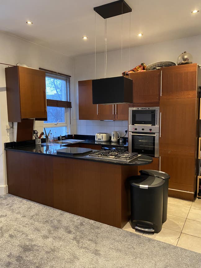 4 Double Bedrooms -Large roof terrace (SW16)  Main Photo