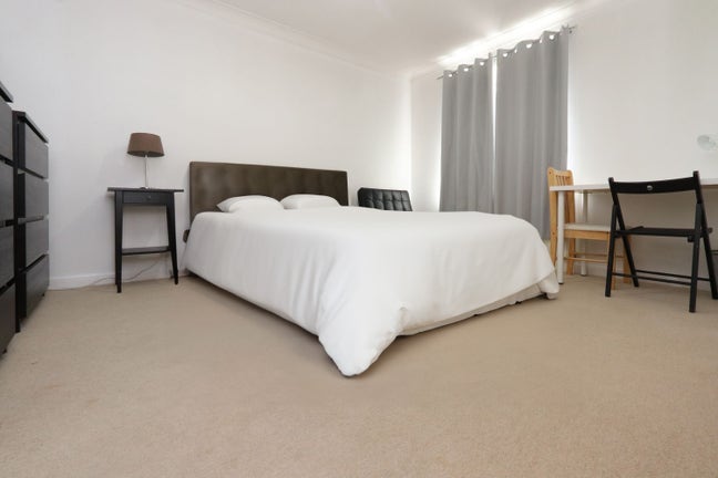 Fantastic Ensuite for Couple Available Now! Main Photo