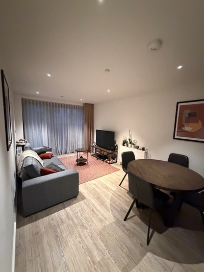 Spacious 2 bed - 2 wash flat in Wembley Park  Main Photo