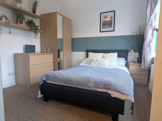 Close to Bath Hospital - Double Room - En-Suite Main Photo