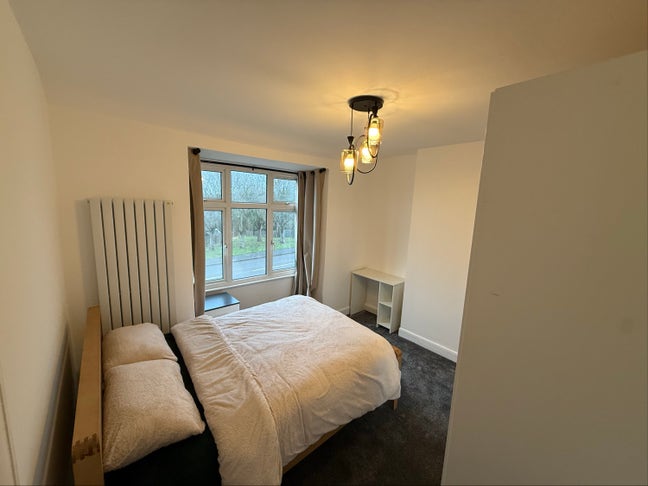 Luxurious Double Room in Newly Renovated Home Main Photo