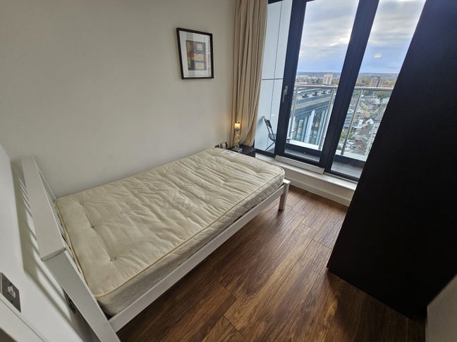 A one room in a penthouse for rent  Main Photo