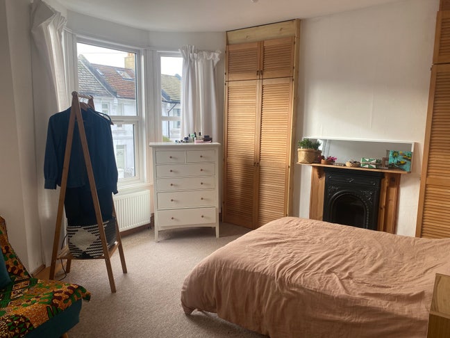 Large Double Room in Dog-Loving Home – Female only Main Photo