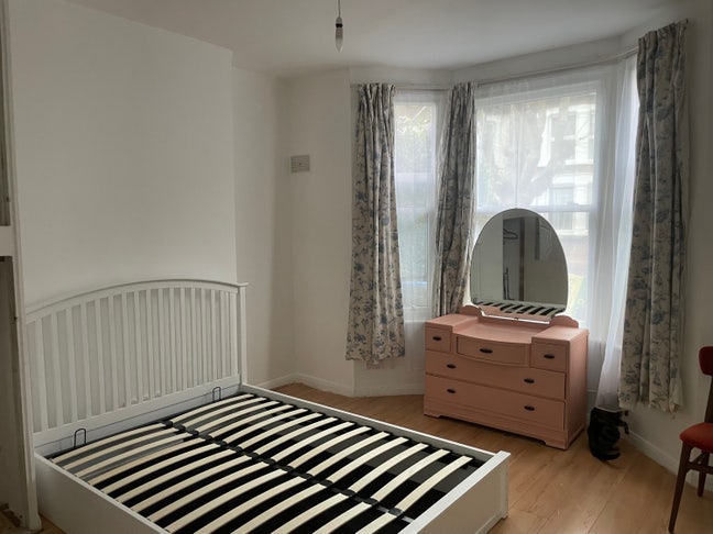 Large double bedroom in NW10 Main Photo