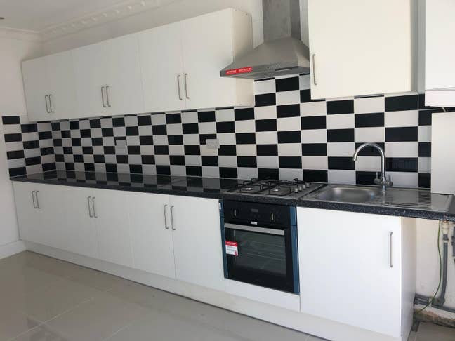 ✨ Stunning 5-Bedroom, 3-Bathroom Residence in CR7 Main Photo