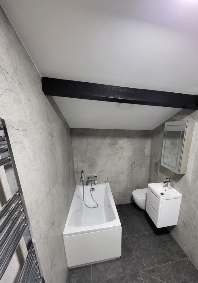 House, one bedroom with rooms downstairs Main Photo