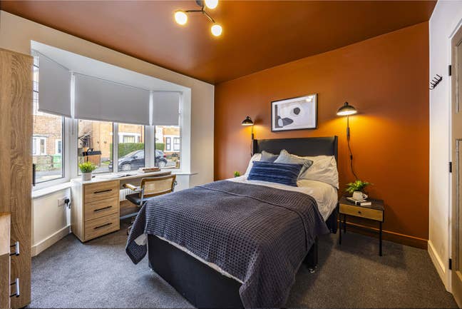 Short Let Rooms Available Now - Refurbished House! Main Photo