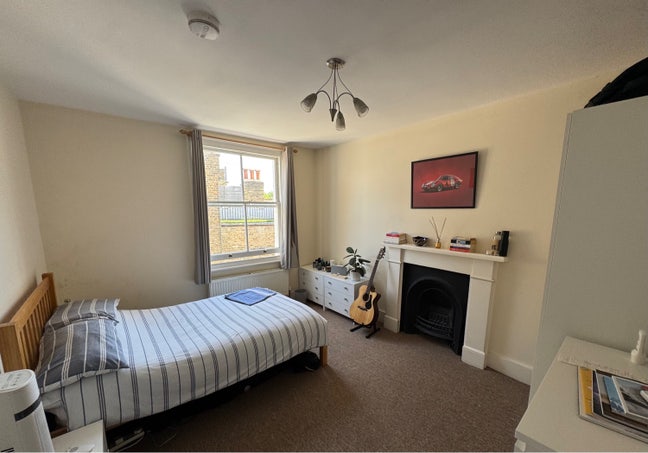 Spacious room in Parsons Green Main Photo