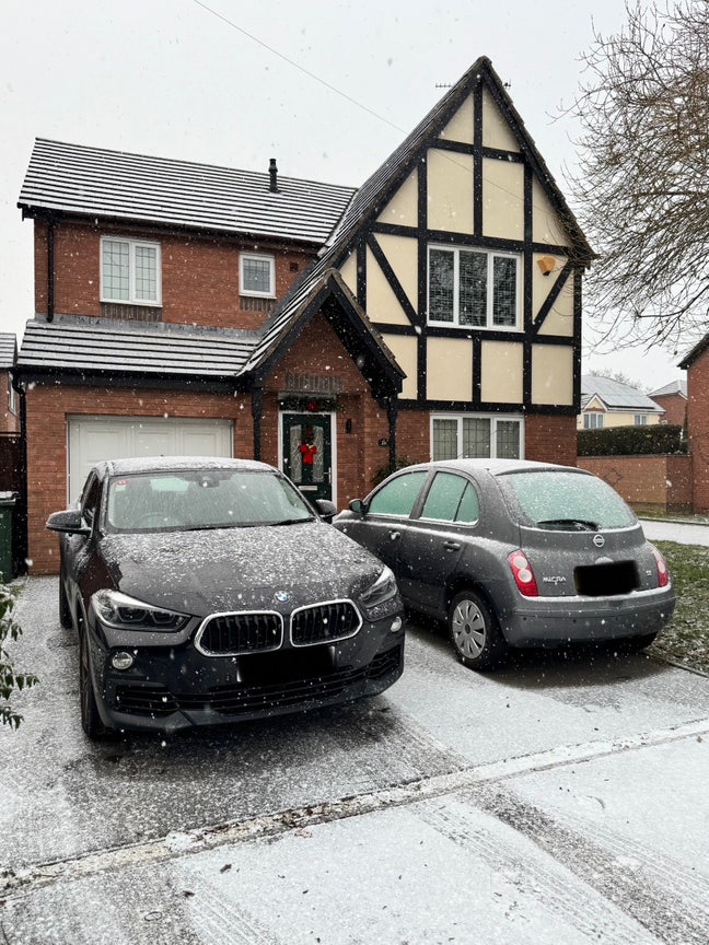 Single room available for girl Main Photo