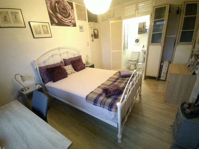 UWE Students looking for comfort and convenience. Main Photo