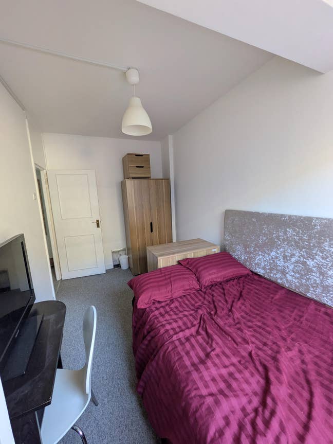Bright Double in sociable home, close to Clapham J Main Photo