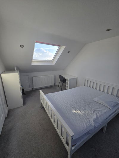 Attic Room Main Photo