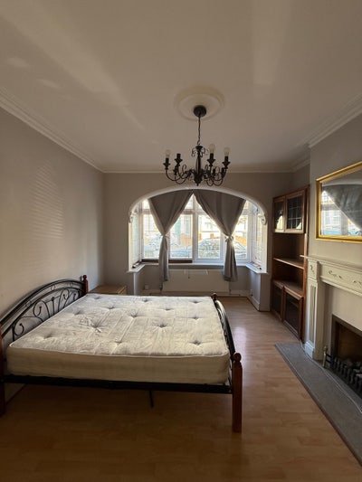 Large Double Room in the heart of Thornton Heath Main Photo