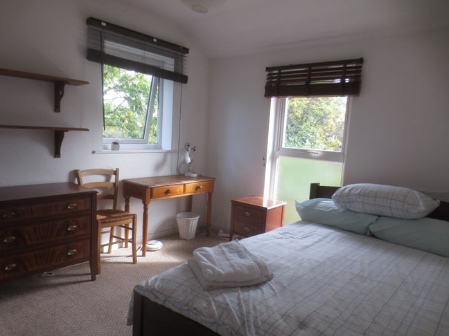 Large sunny double room Main Photo