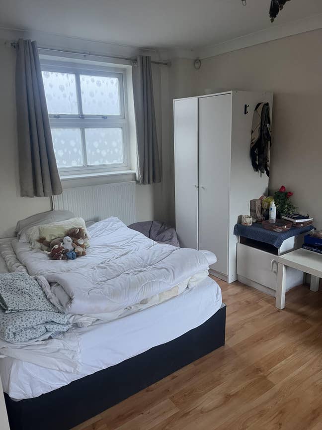 Large Double Room with Private Garden Access Main Photo