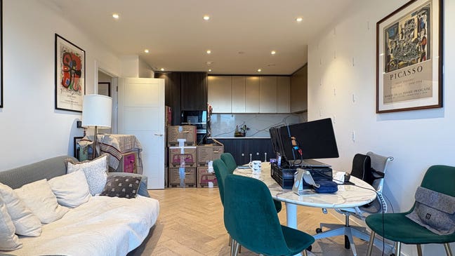 Modern two-bedroom apartment with concierge Main Photo