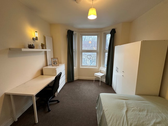 Big double room available now in Cricklewood  Main Photo