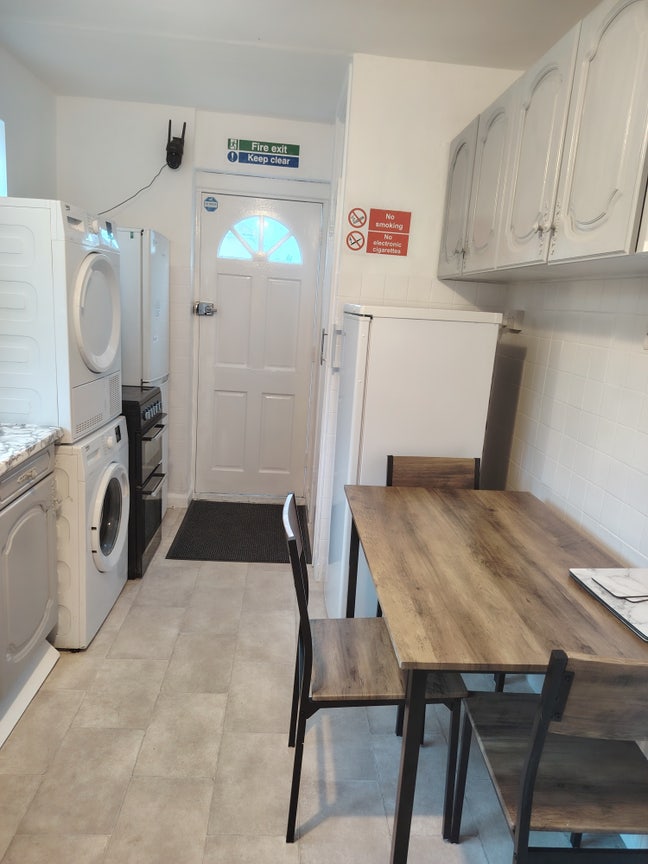 Single Room Main Photo