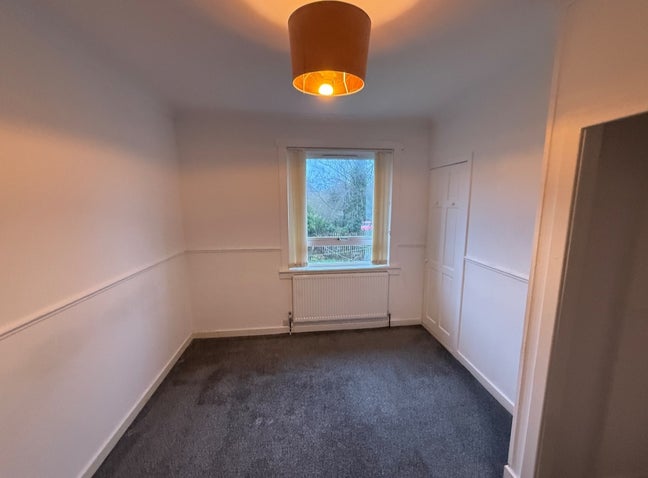 1 double bedroon fully furnished available from 1  Main Photo