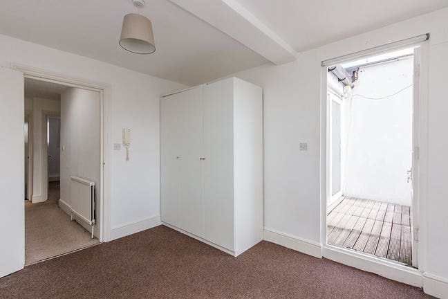 Bright 2 bed flat just off Portobello Road - W11 Main Photo